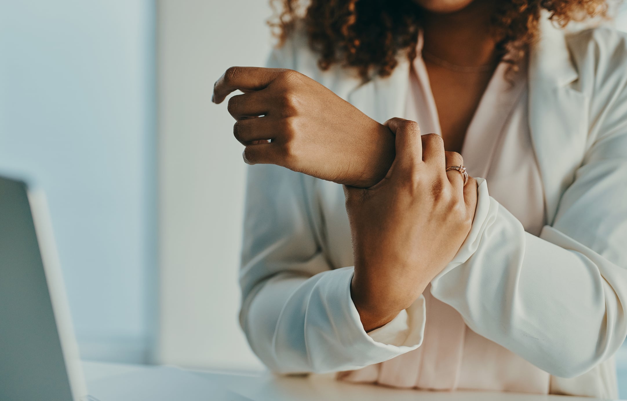 Person with carpal tunnel wrist pain requiring specialized treatment in Campbell chiropractic clinic